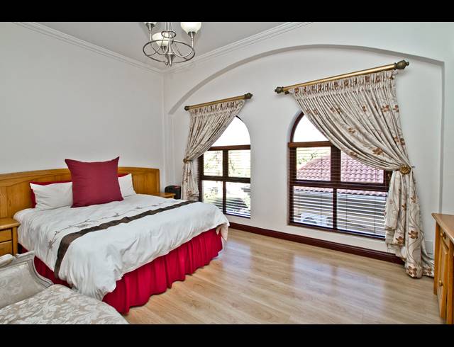4 BEDROOM HOUSE FOR SALE IN KHYBER ROCK